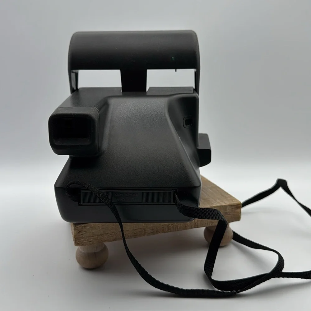 Polaroid OneStep Black Instant Camera Includes Case and Two Sealed Packs of Film - Picture 6 of 8